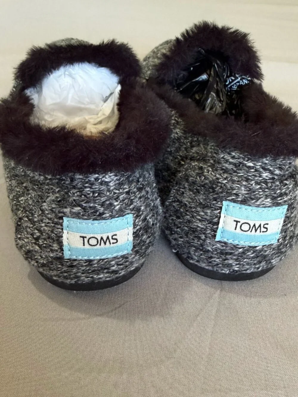 Tom’s Woman’s Fur Lined Heather Knit Slip-on Shoes Size 8 Black And Gray EUC